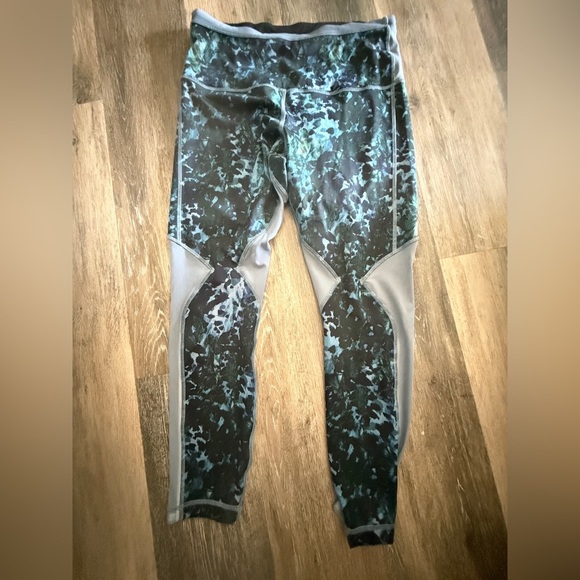 Lululemon Running in the City 7/8 Leggings Floral Sport Backdrop - Picture 2 of 4